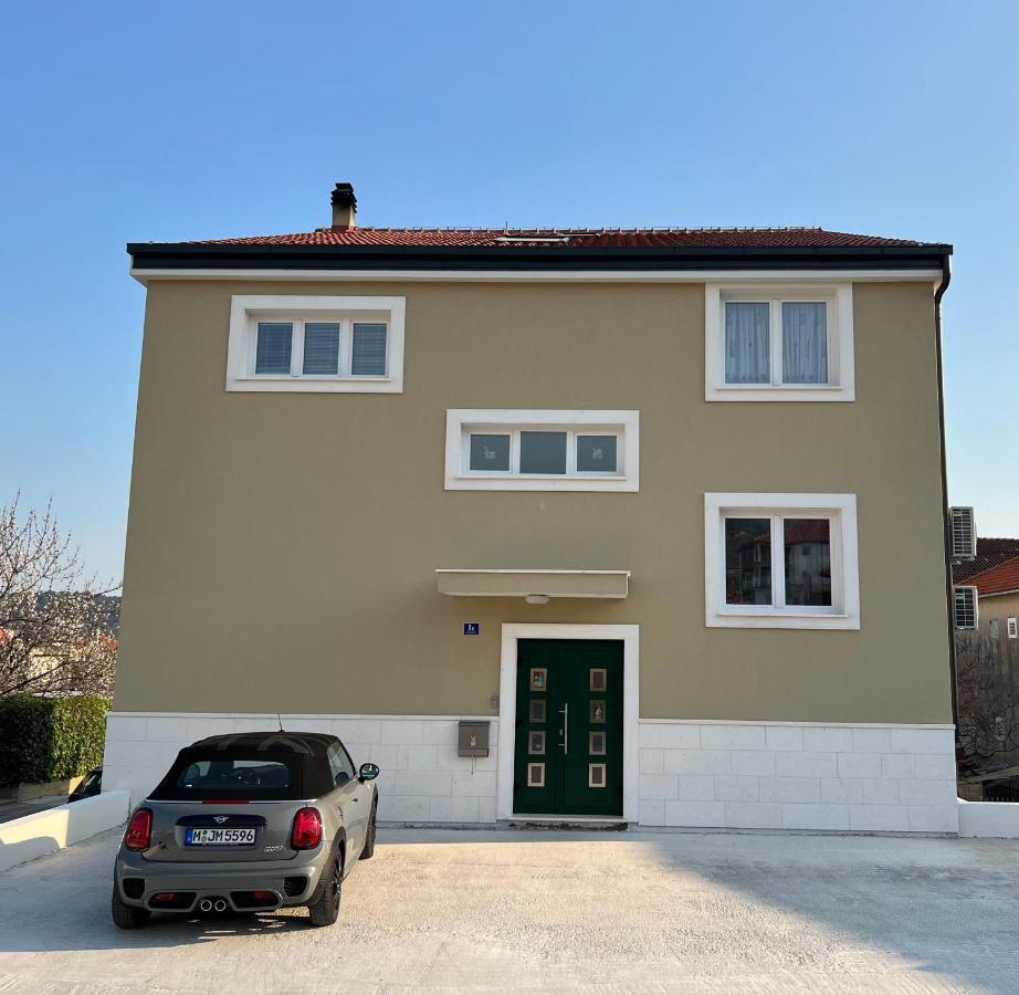 Vila Zrina - Apartmani Trogir Luaran gambar