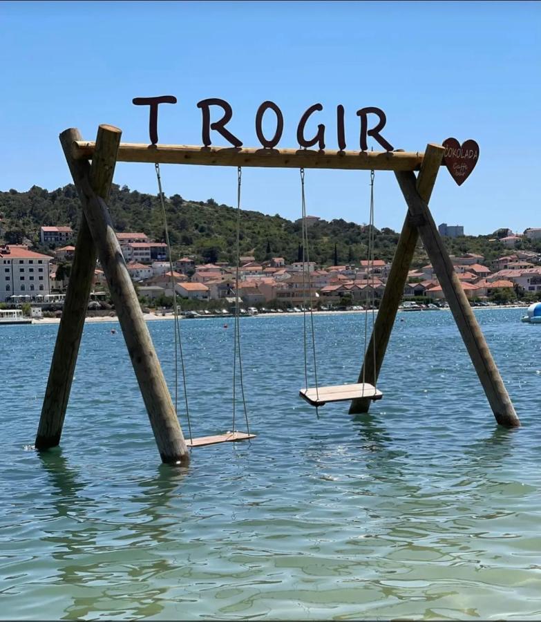 Vila Zrina - Apartmani Trogir Luaran gambar